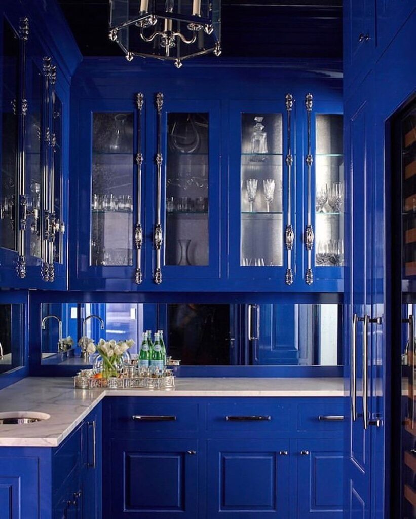 2019-12-18_B6Nvk_WJxoX_2201625042958621207 high gloss paint in interior room