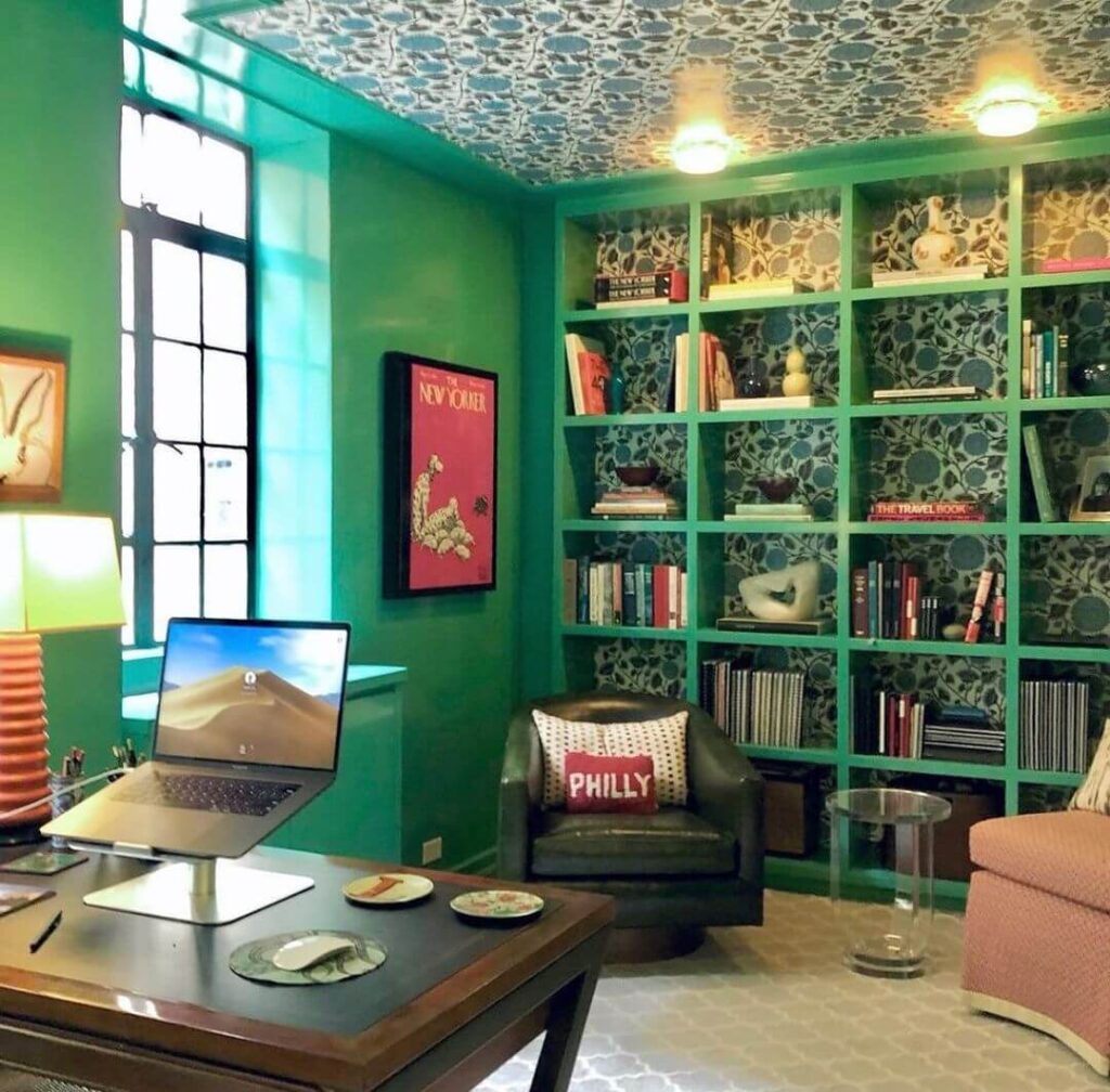 2021-01-15_CKEN-6ZMkBV_2487174388235005622 high gloss paint in interior room