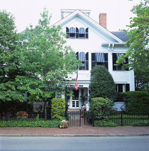 CI_MainInn high gloss paint on building