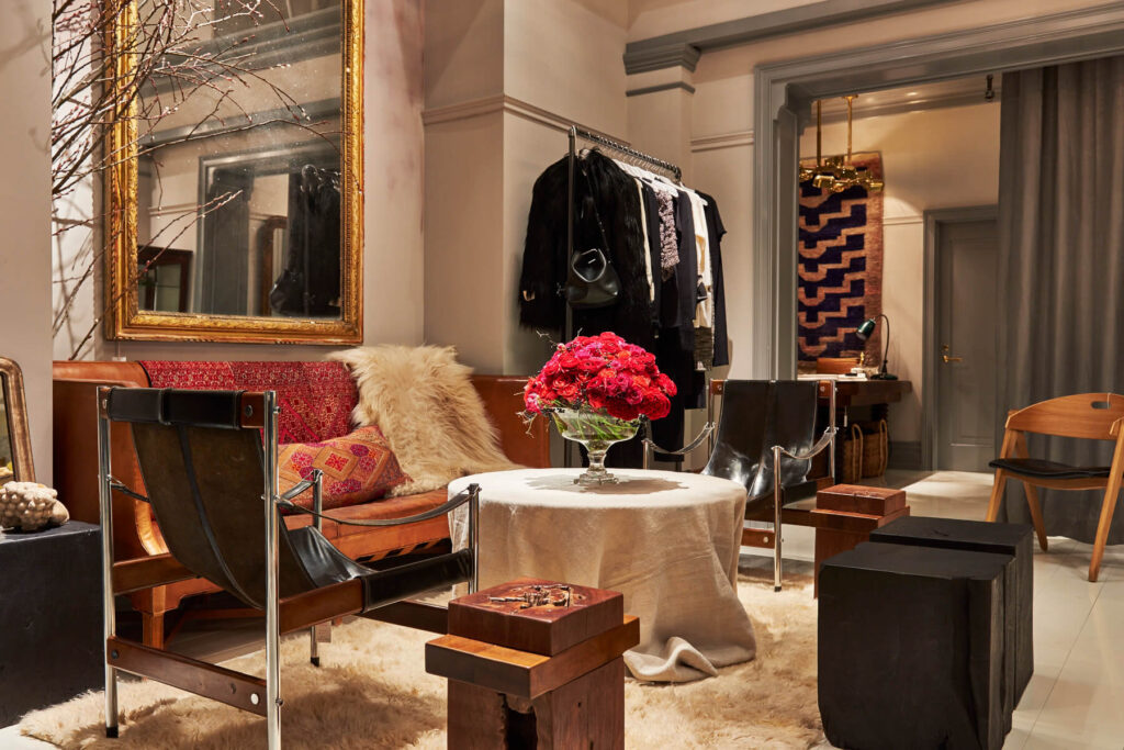 GOOP_2015_LORES_ADRIAN GAUT_007 high gloss paint in interior room