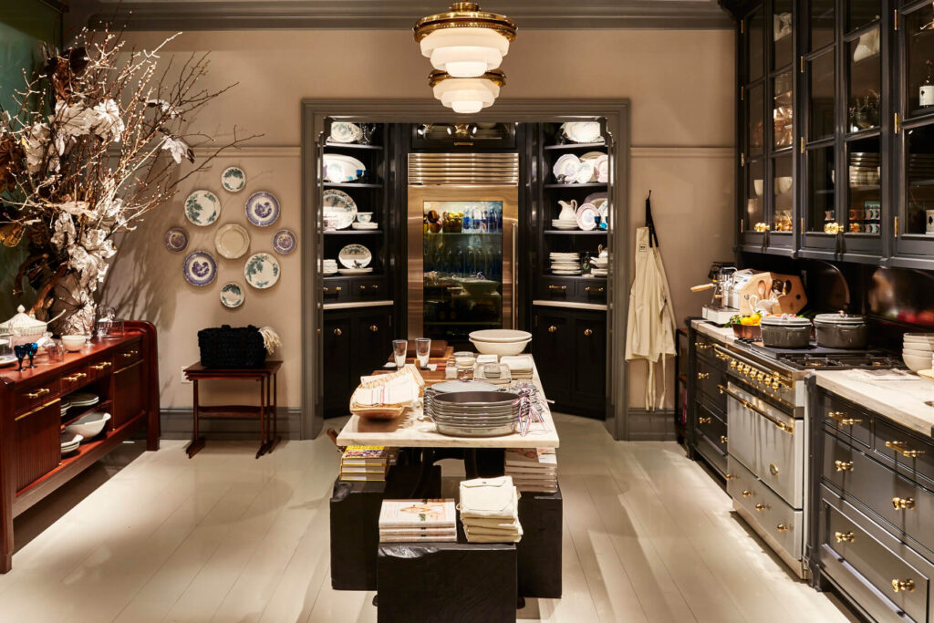 GOOP_2015_LORES_ADRIAN GAUT_010 high gloss paint in interior room