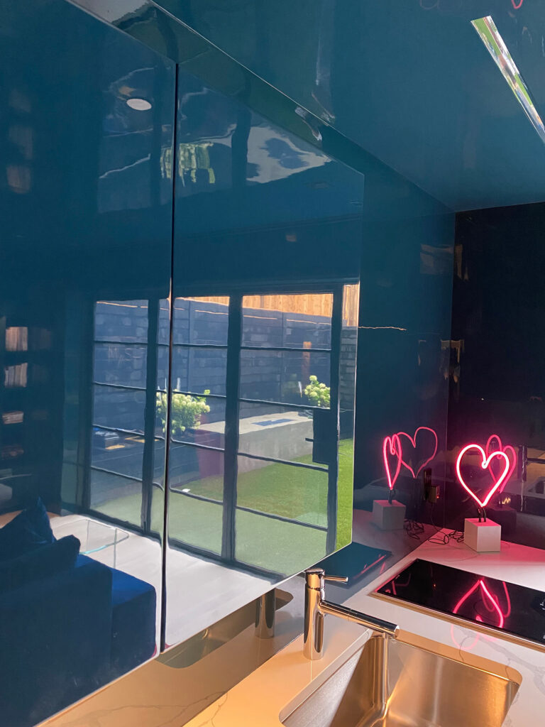 MG_1572 high gloss paint in interior room