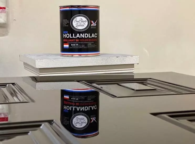 hollandlac can and door painted in high gloss paint