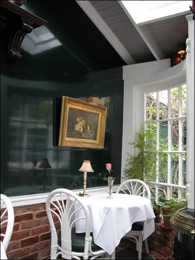 inside_dining high gloss paint on building