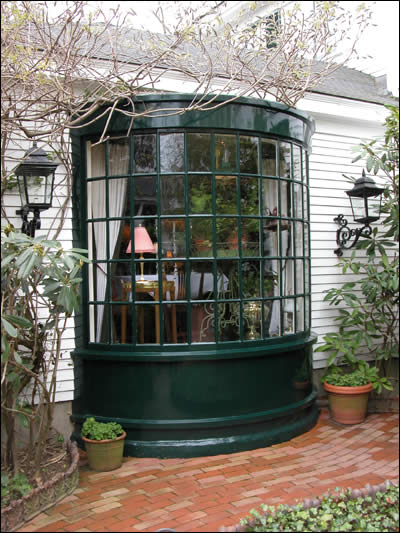 rounded_bay_window high gloss paint on building